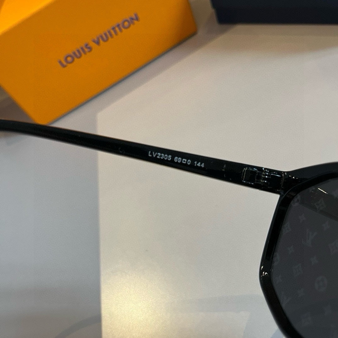 Louis Trendy Fashion Sunglasses