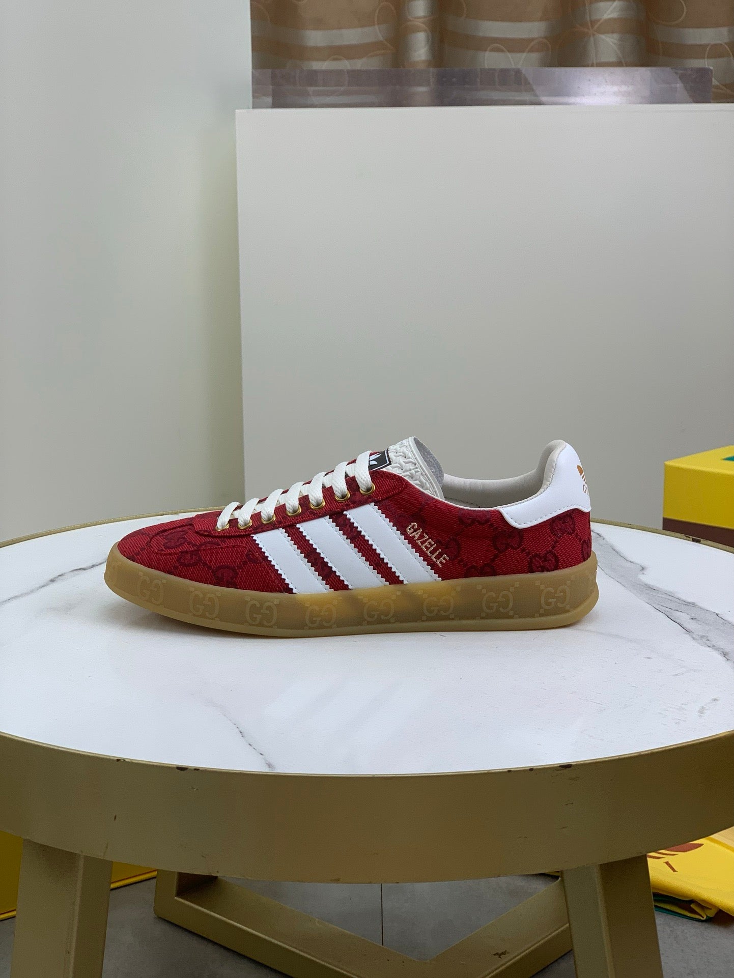 guc adi gazelle sneaker