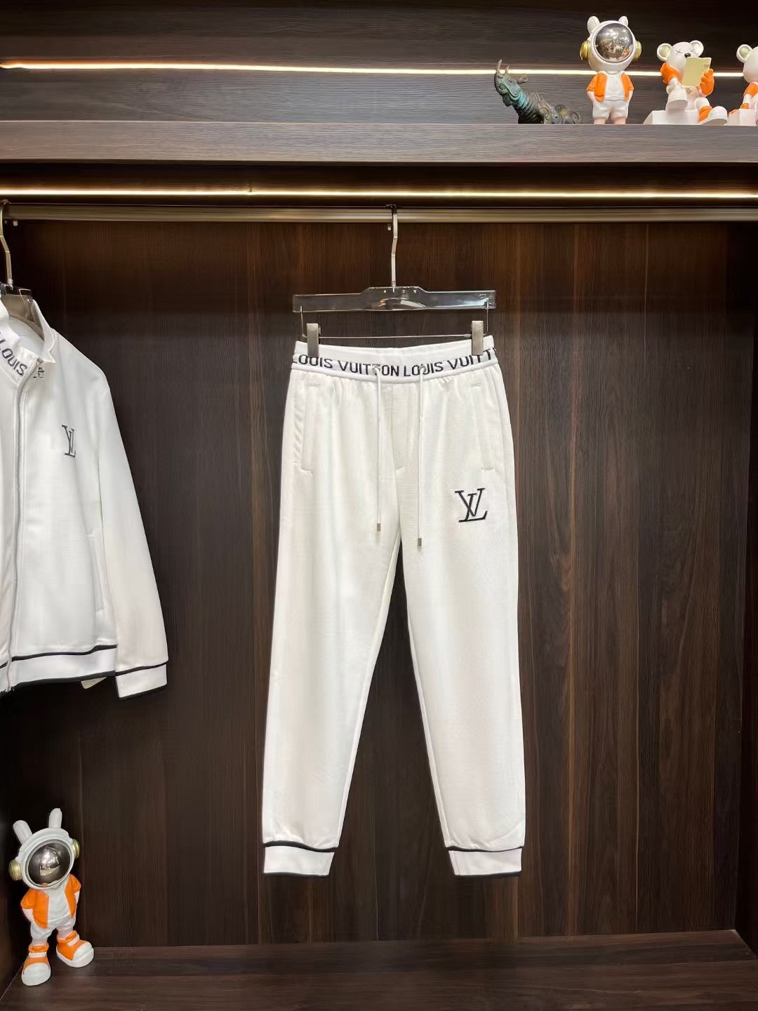 LOUIS TRACKSUIT