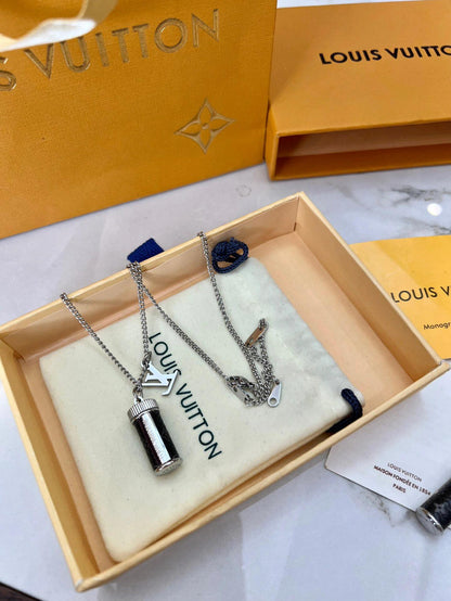 louis necklace