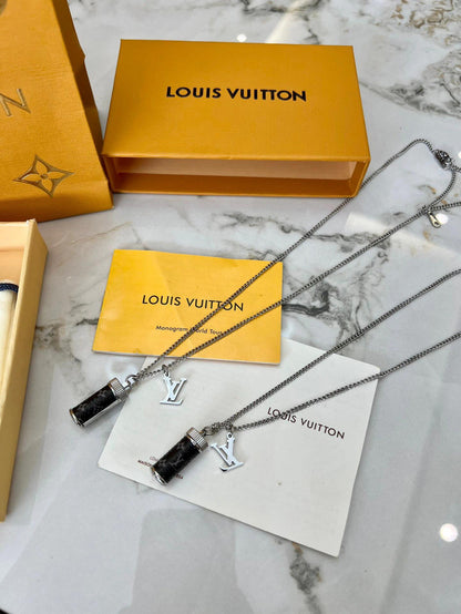 louis necklace