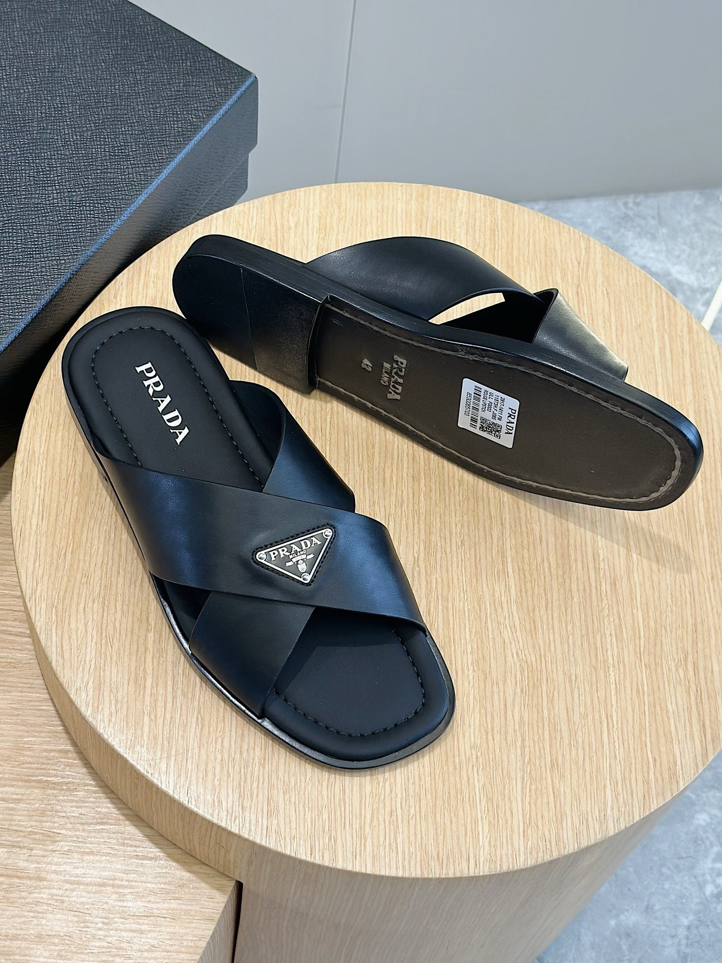 Pra leather slippers