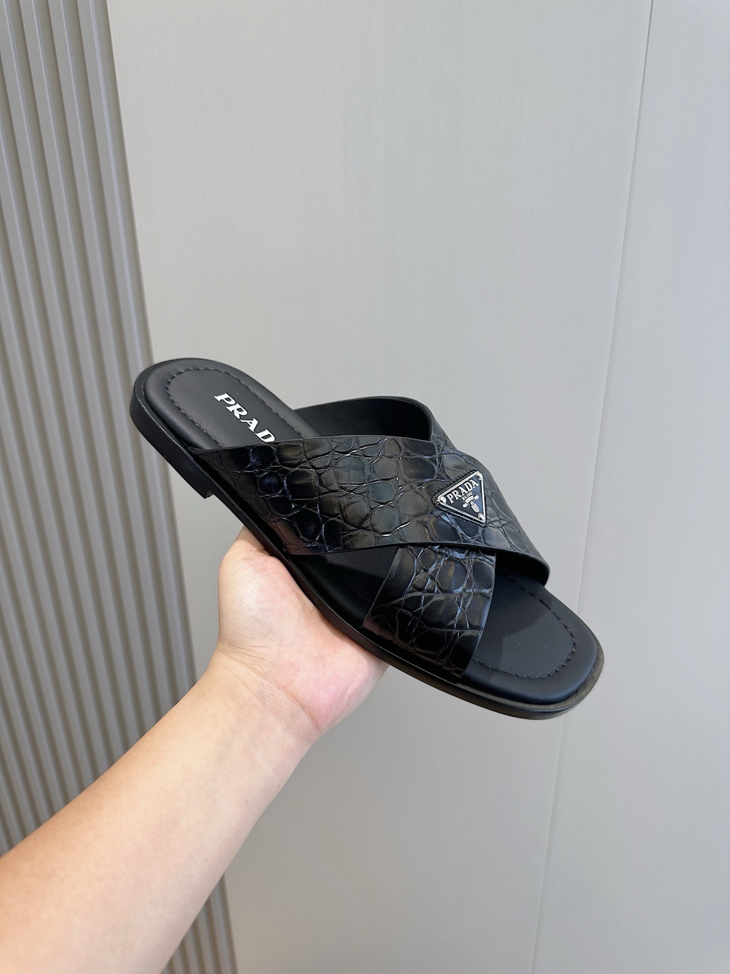 Pra leather slippers