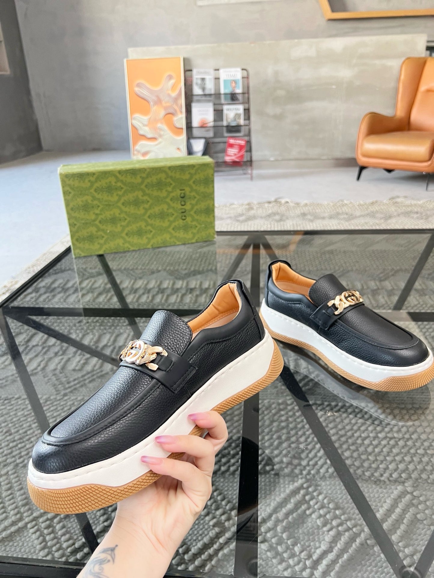 GUC leather sneaker