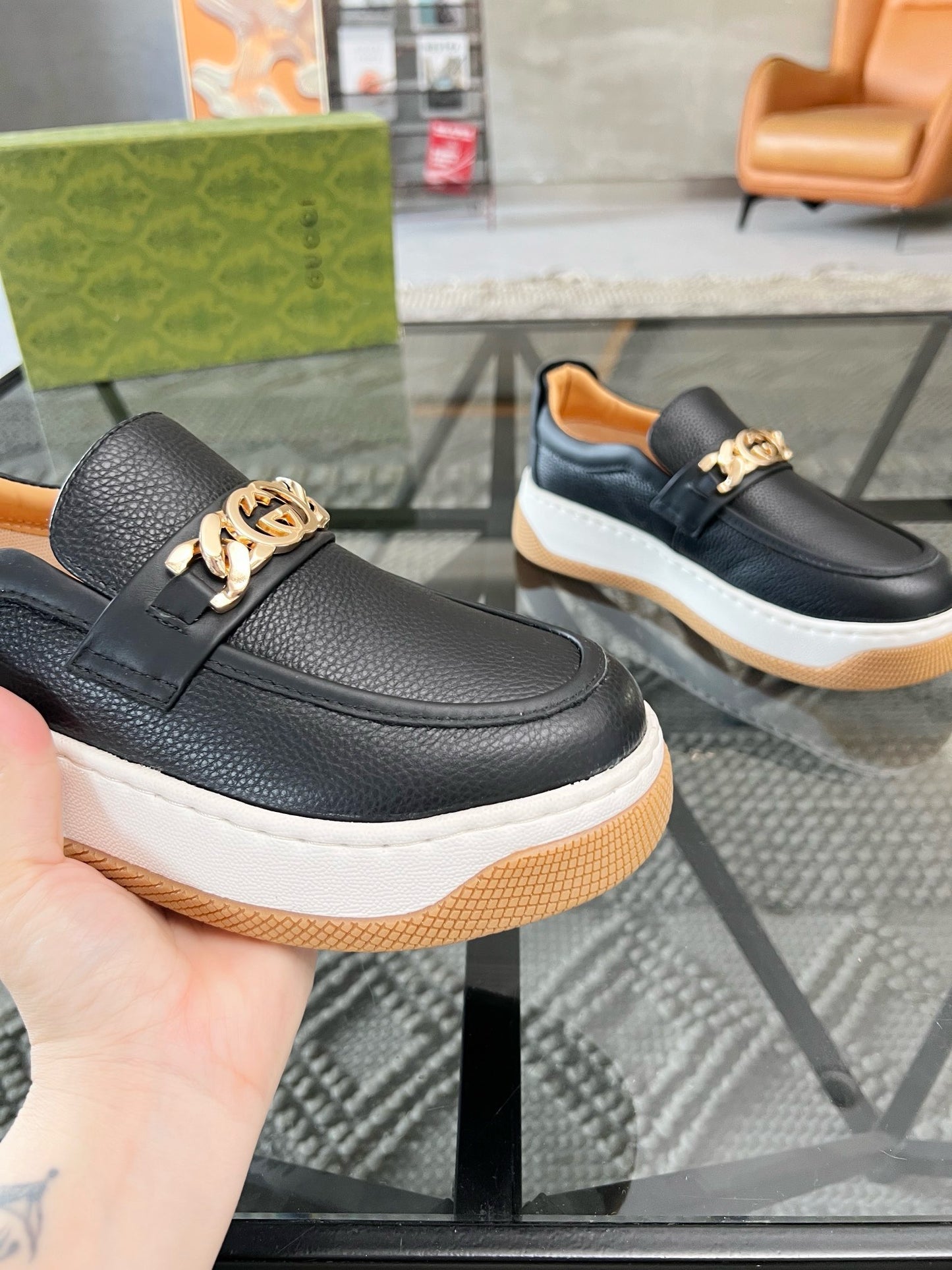 GUC leather sneaker