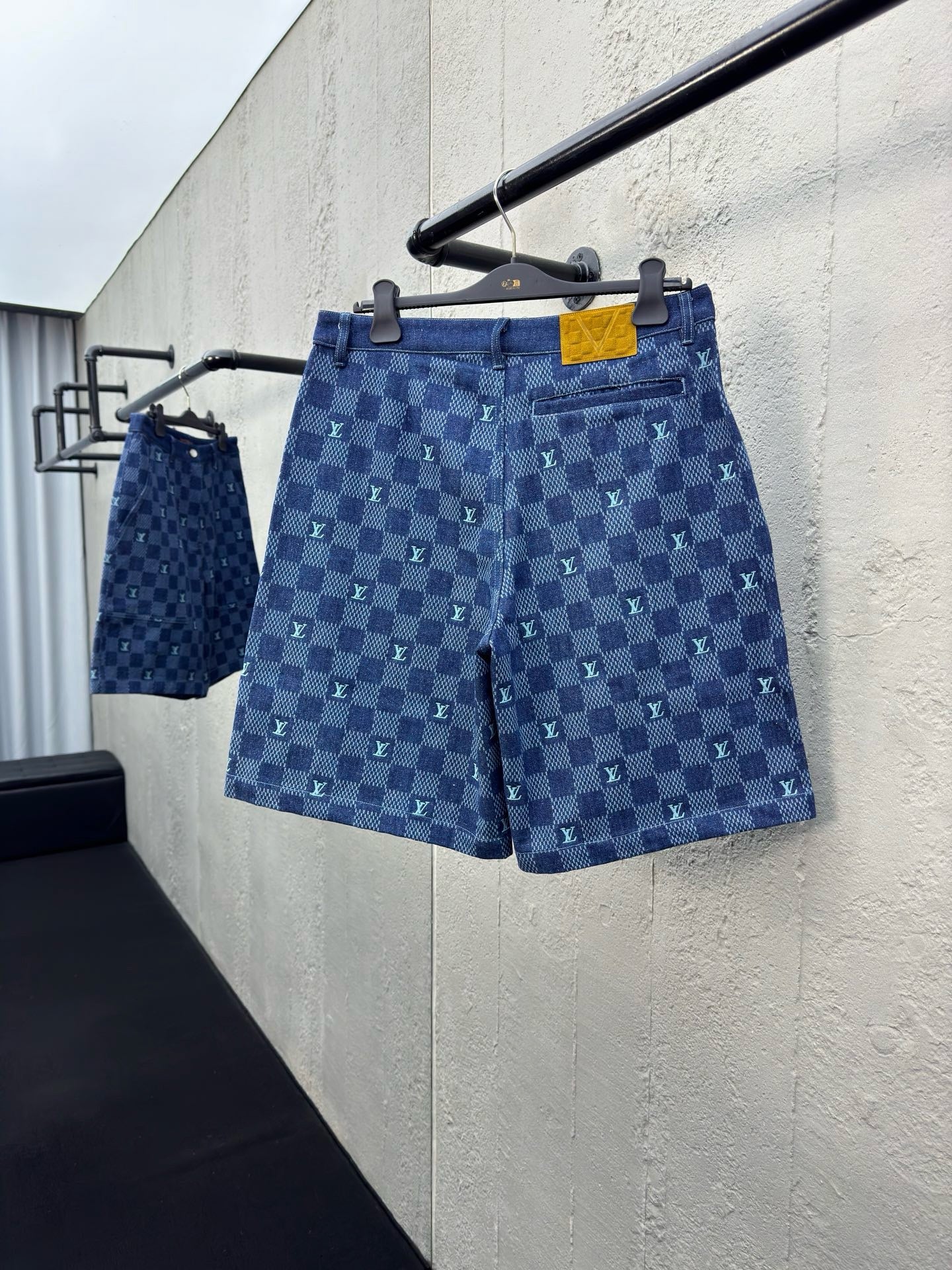 1V beach denim short