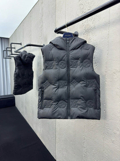 1V Hooded down vest