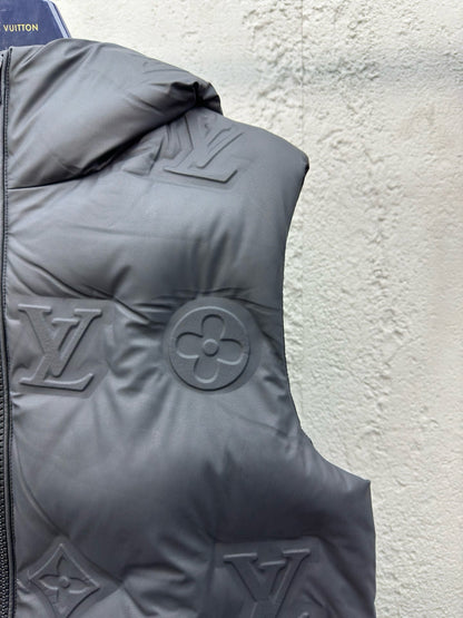 1V Hooded down vest