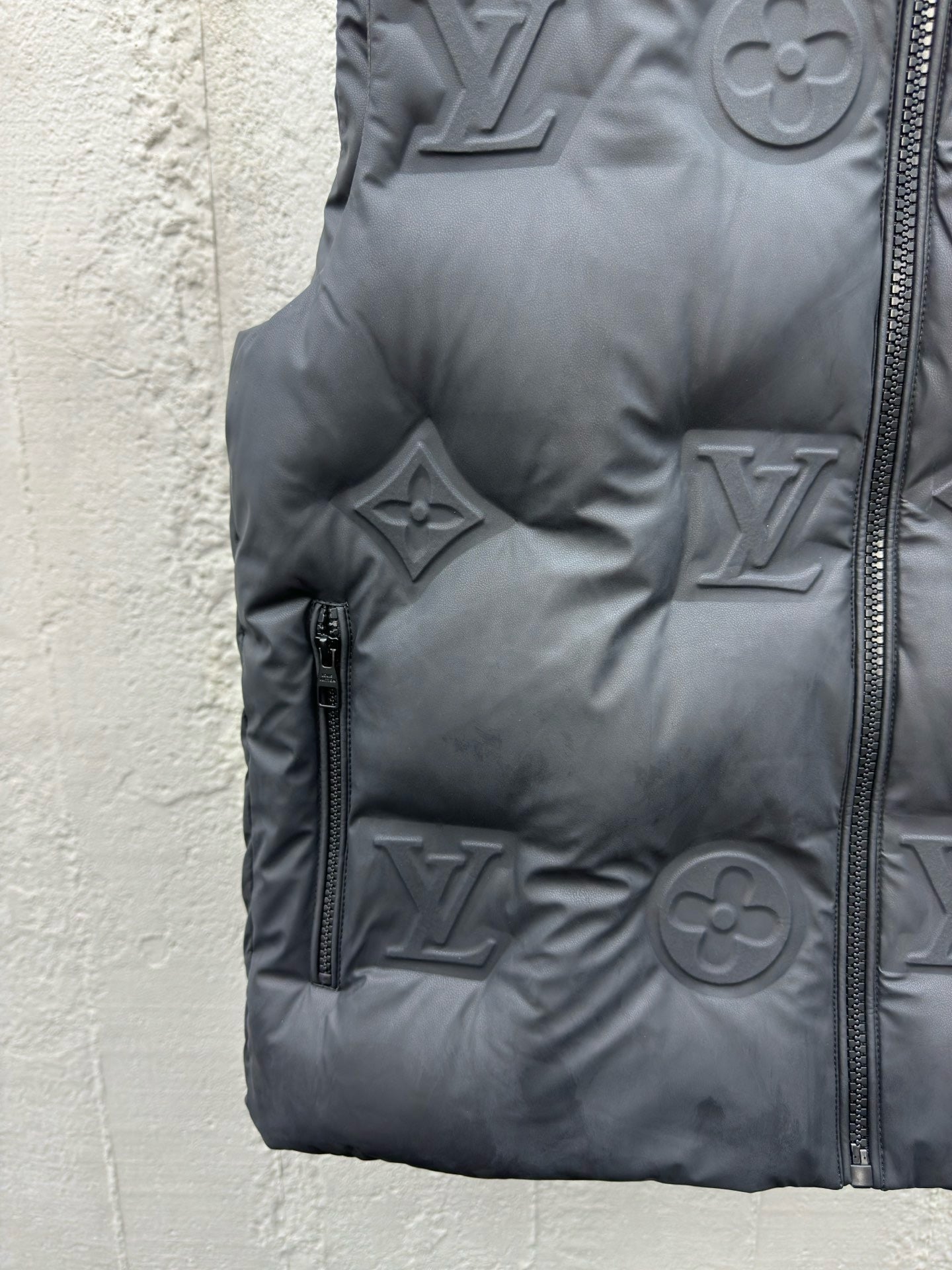 1V Hooded down vest