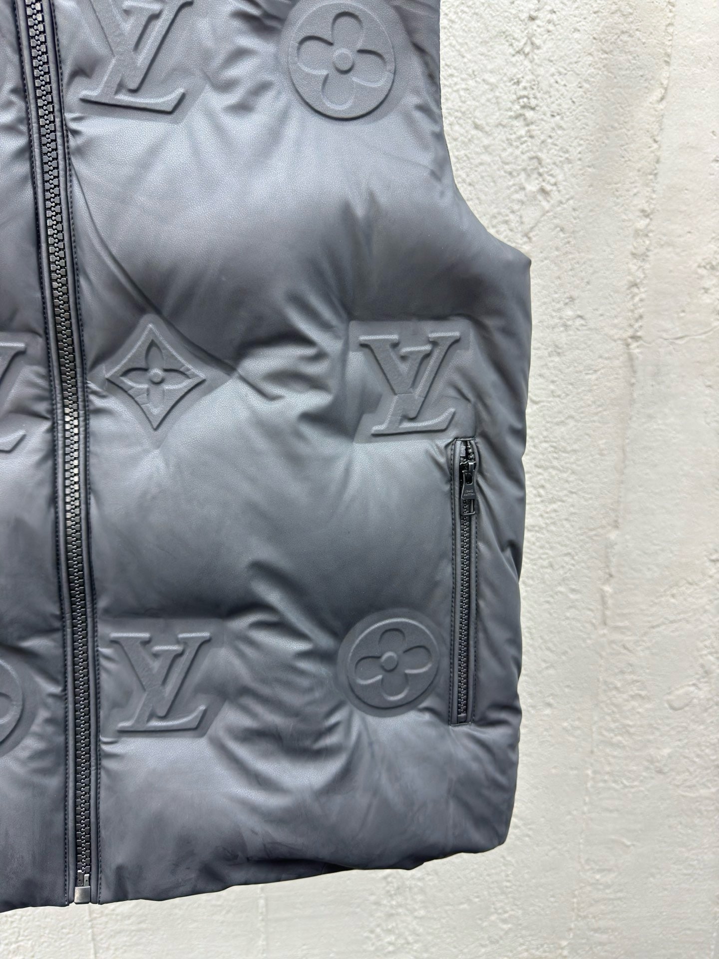 1V Hooded down vest