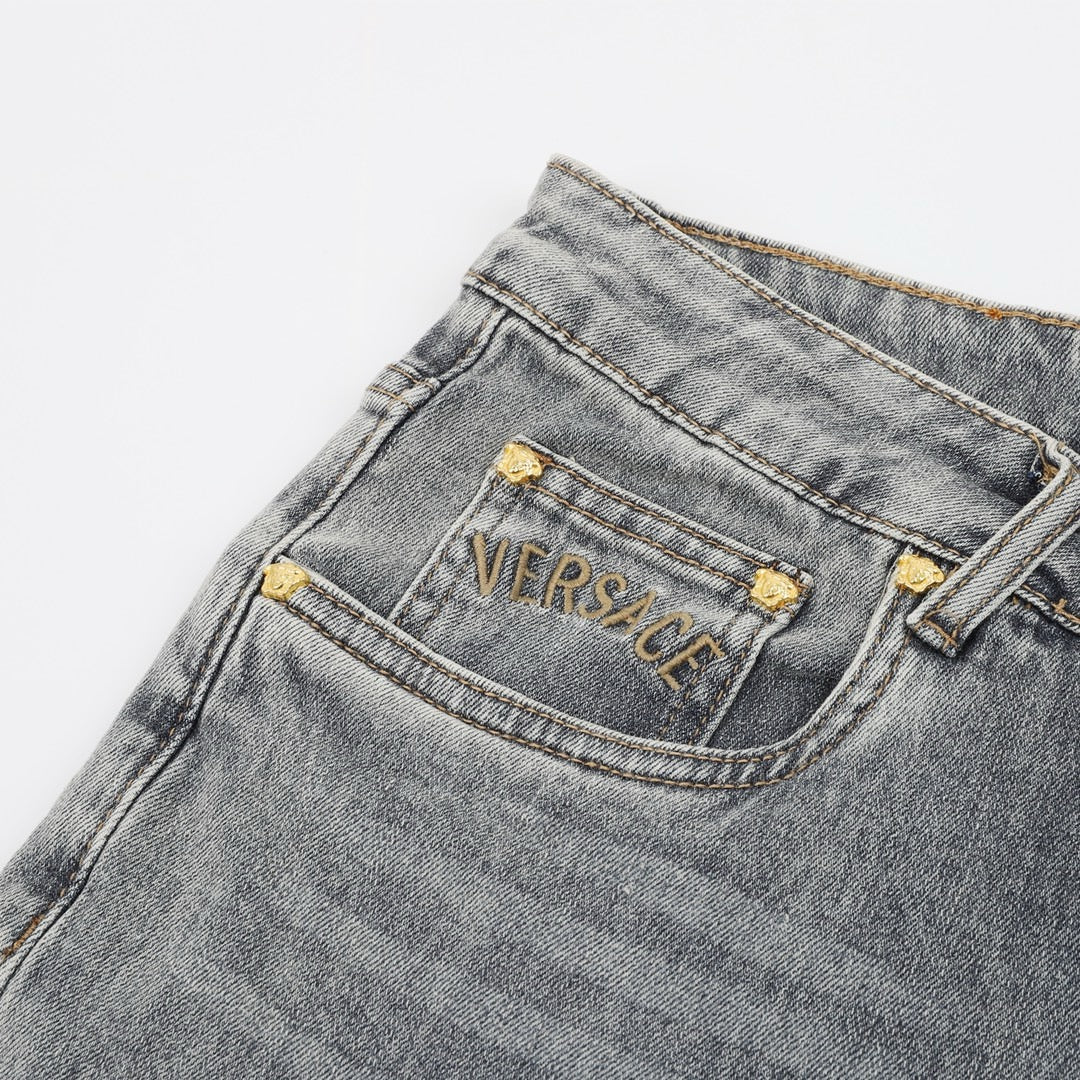 Vers embroidered jeans