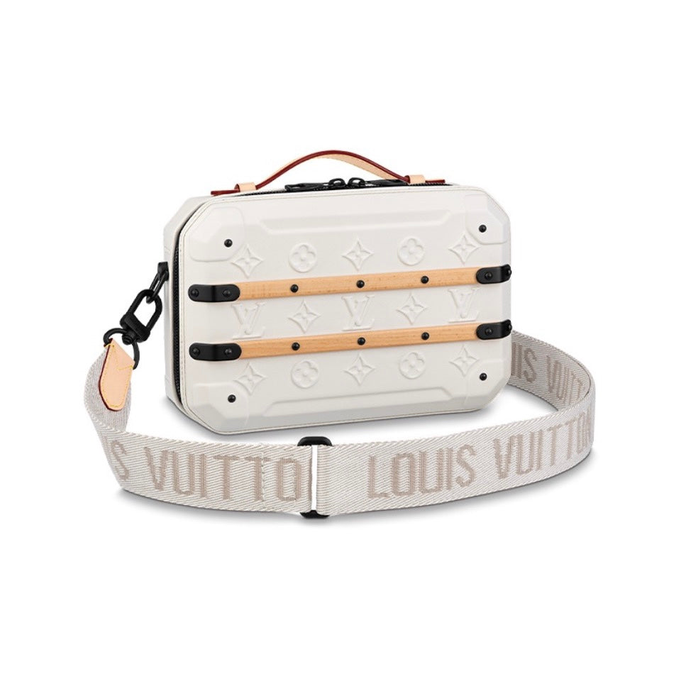 LOUIS Shoulder Bags