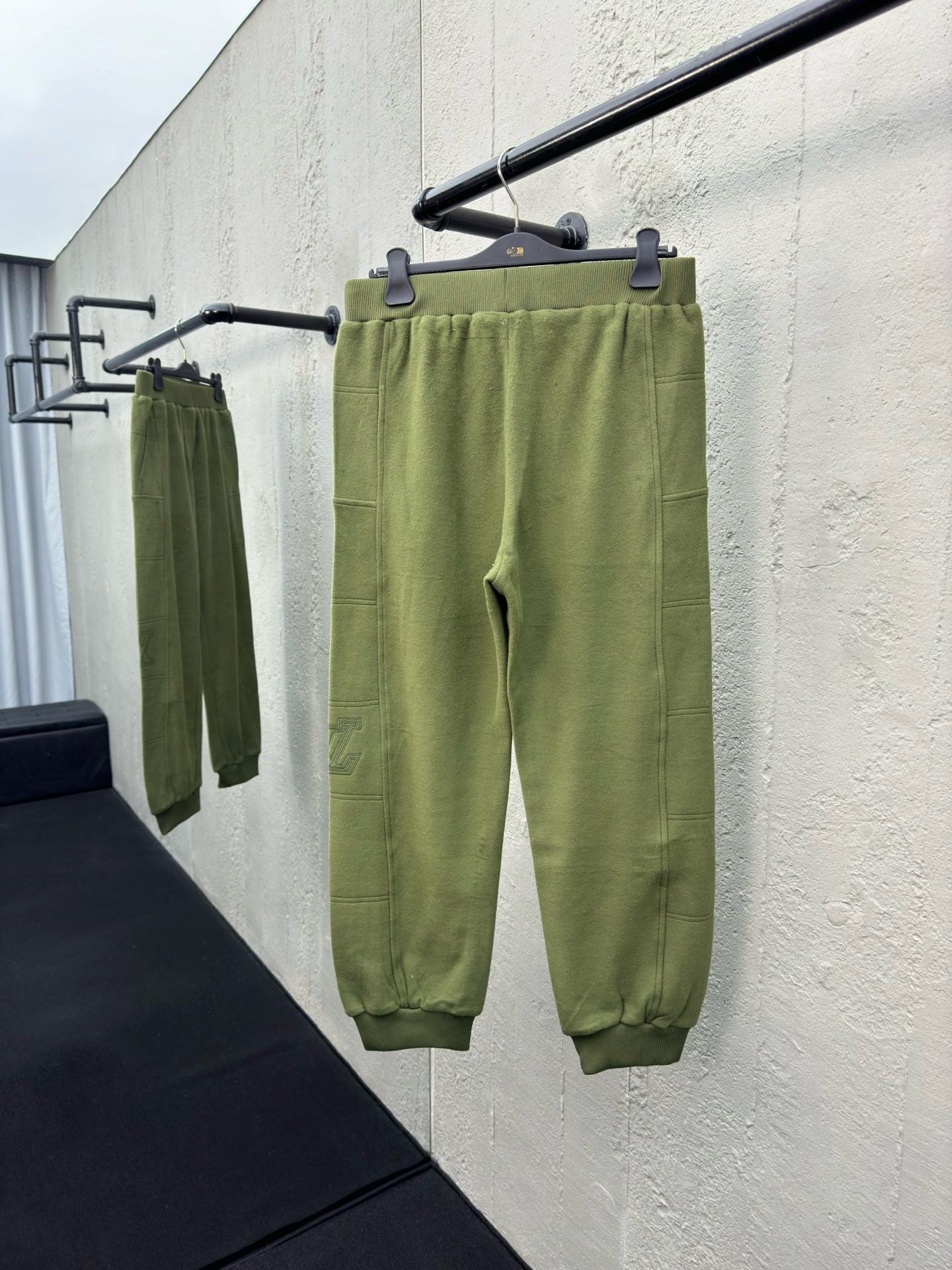 1V men womens trousers