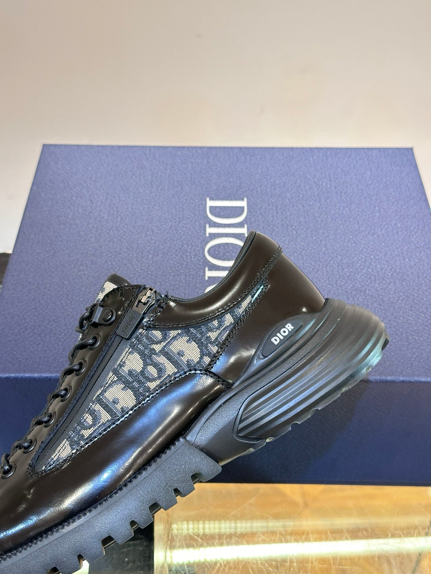 Dio combat sneaker