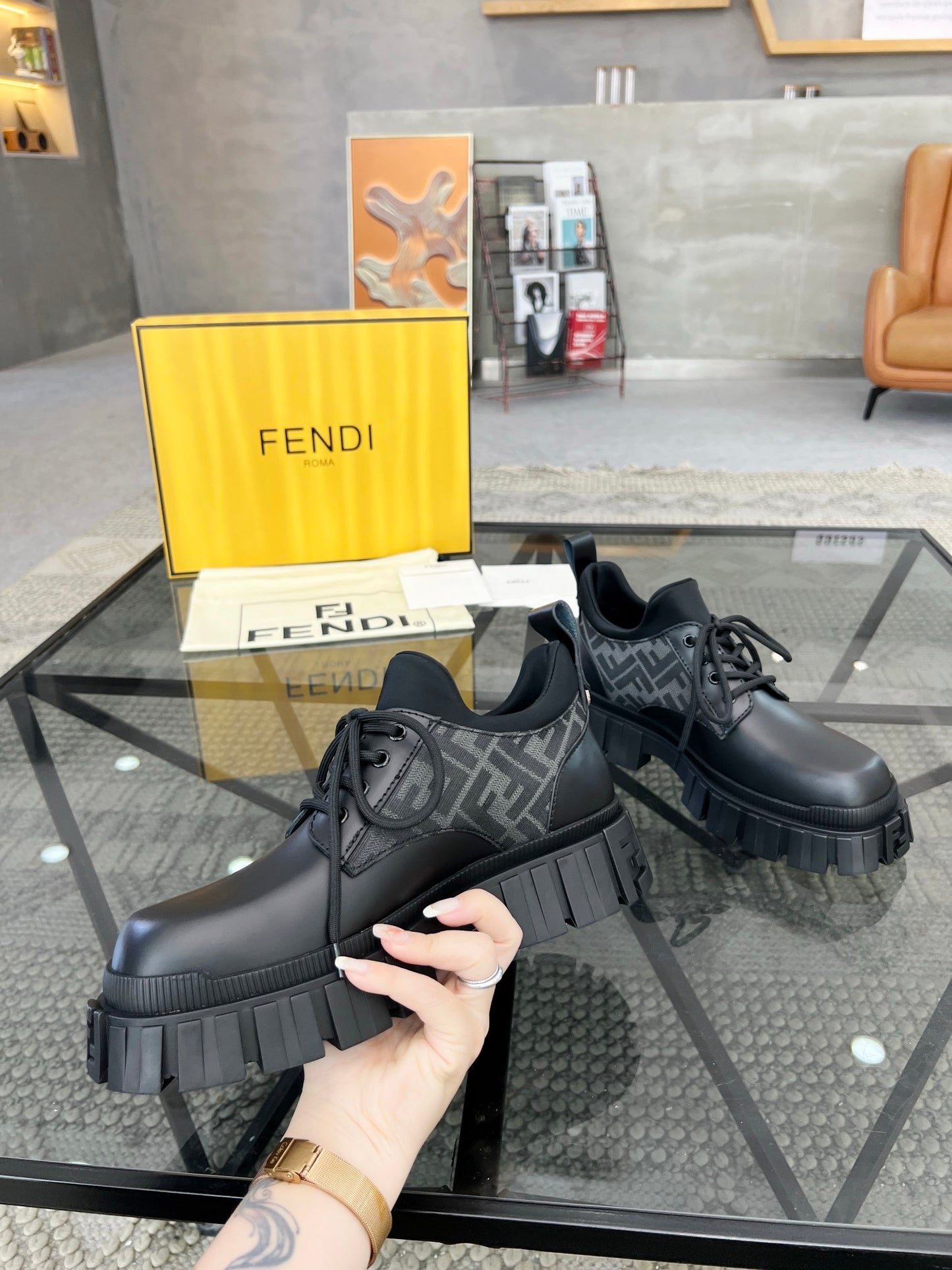 Fend Thick-soled leather shoes