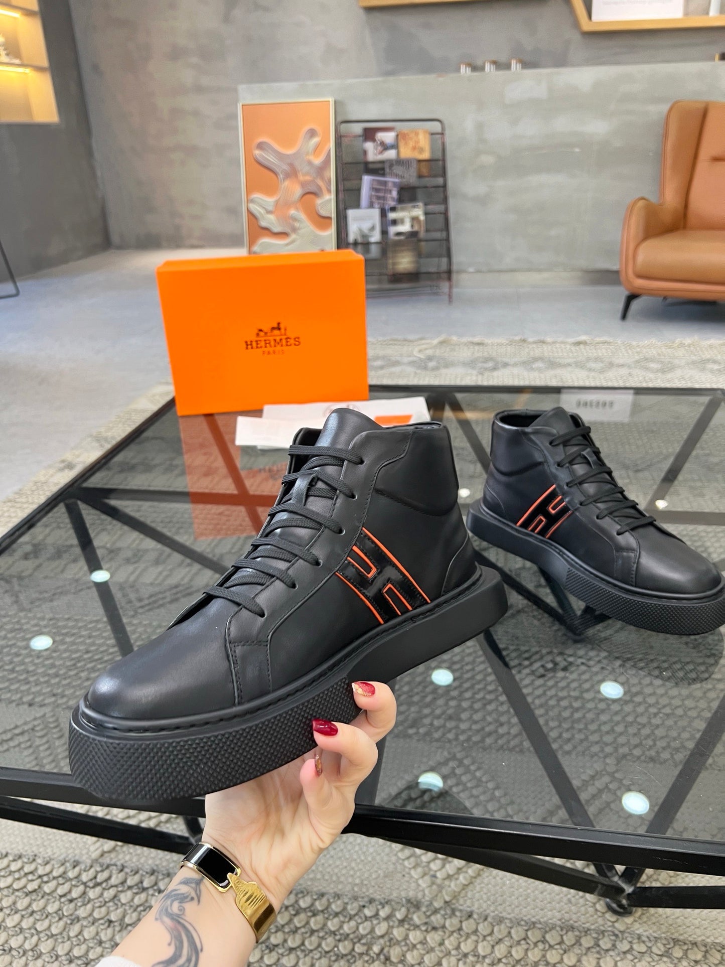 Herm hogan sneakers