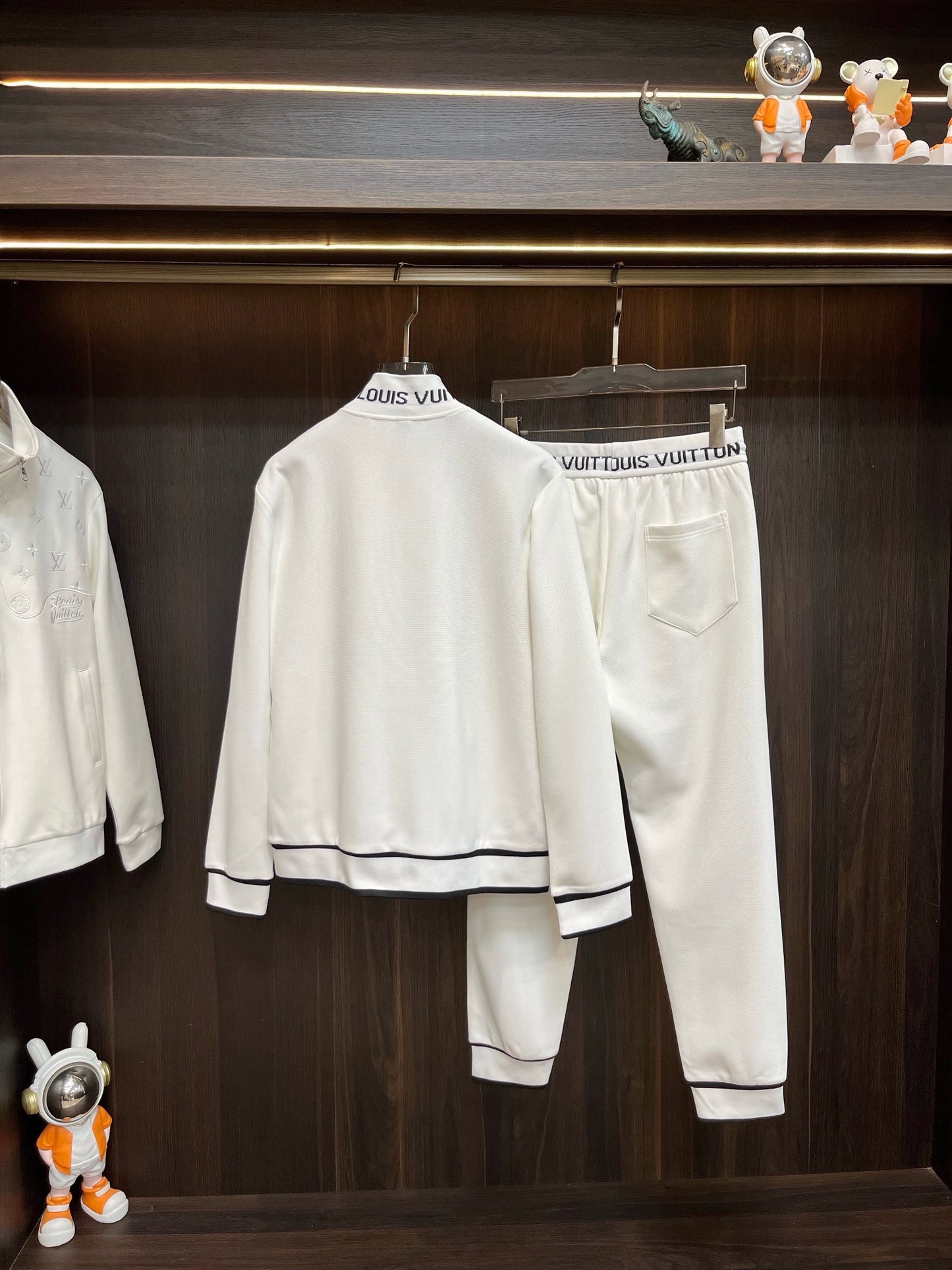 LOUIS TRACK SUIT