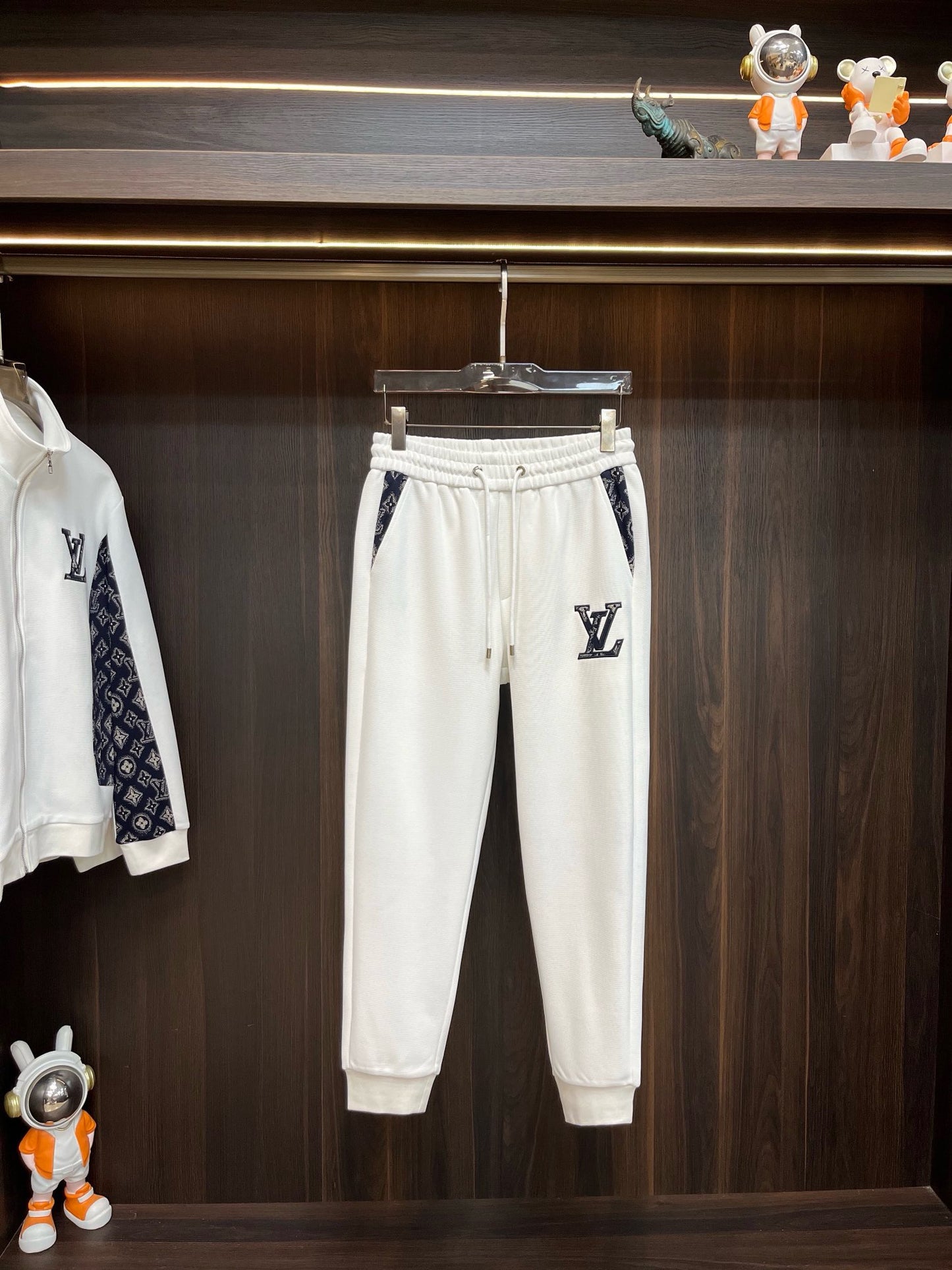 LOUIS TRACKSUIT