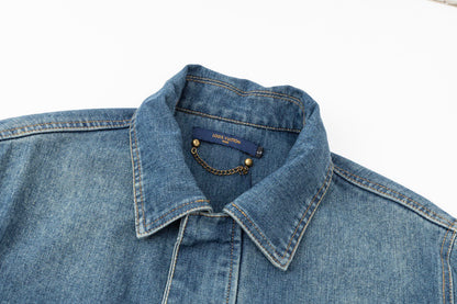 1V Embossed denim jacket