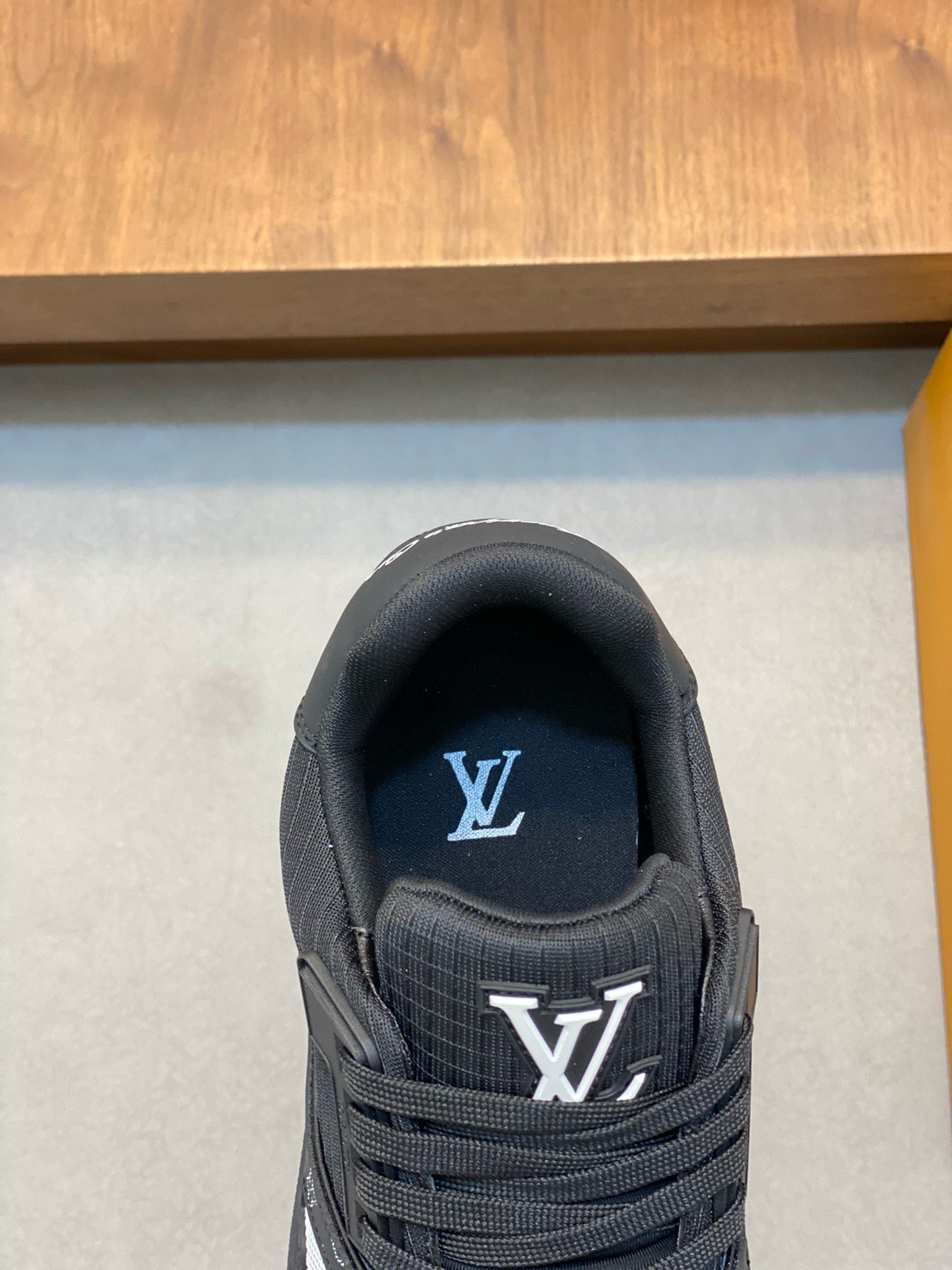 1V trainer sneaker