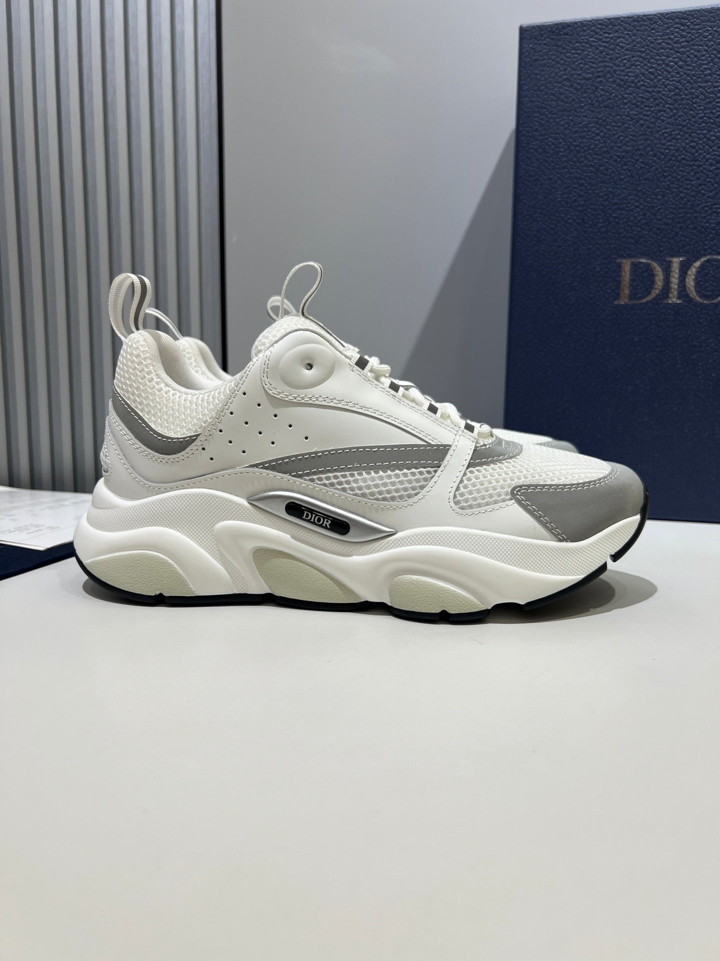 DIO B22 SNEAKER