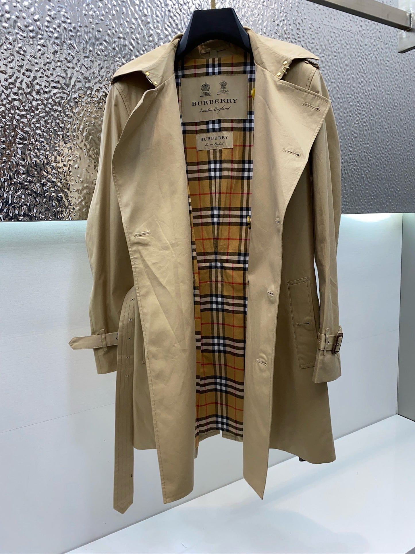 burber trench coat